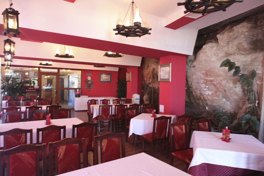 צרבו Ribarska Sreshta Family Hotel מראה חיצוני תמונה