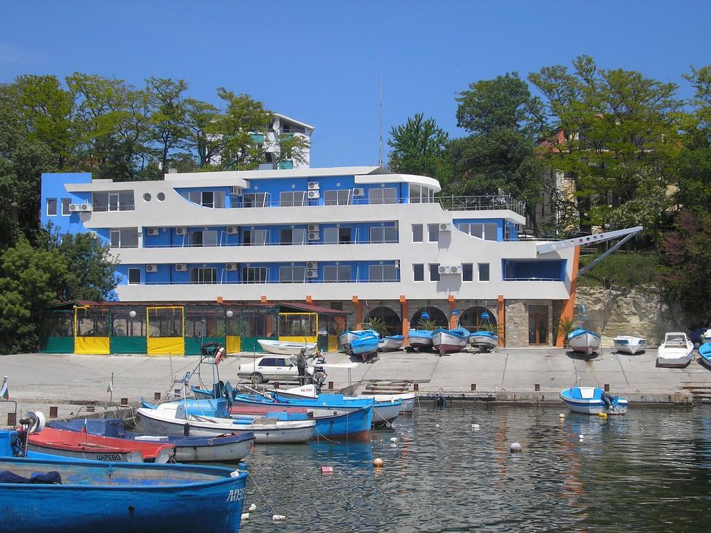 צרבו Ribarska Sreshta Family Hotel מראה חיצוני תמונה