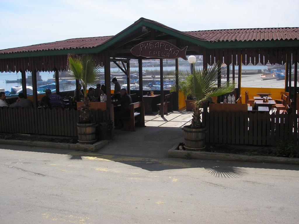 צרבו Ribarska Sreshta Family Hotel מראה חיצוני תמונה